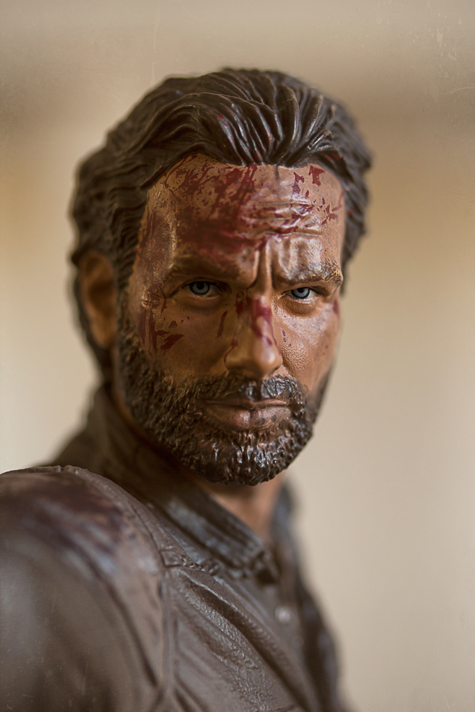 The Walking Dead Rick Grimes figura de acción 25cm edición vigilante McFarlane 