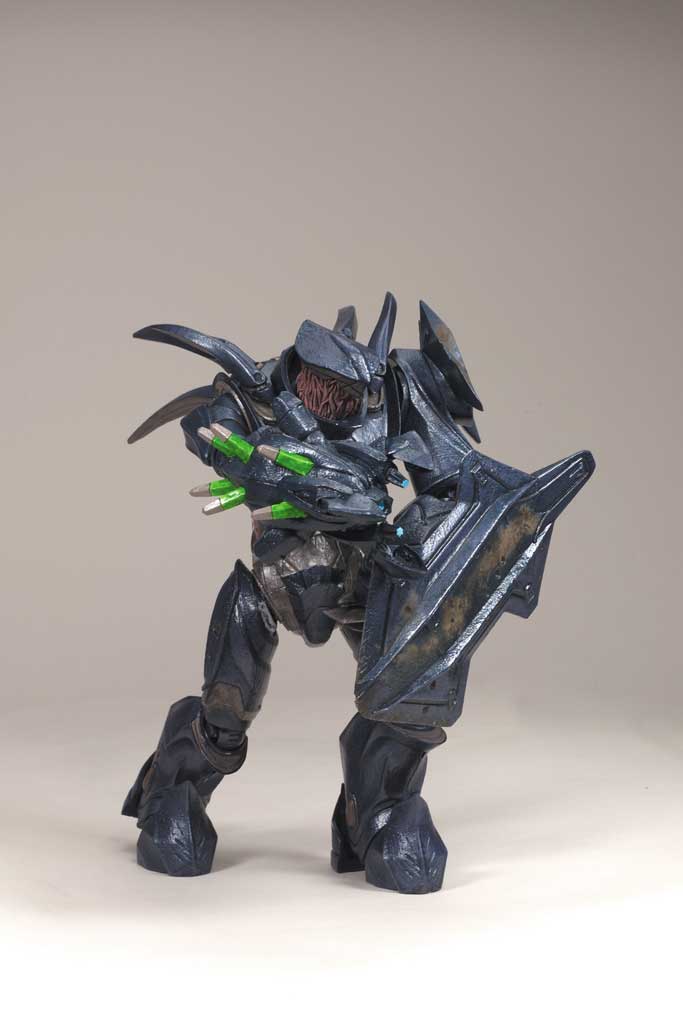 Halo Hunter Deluxe Action Figure